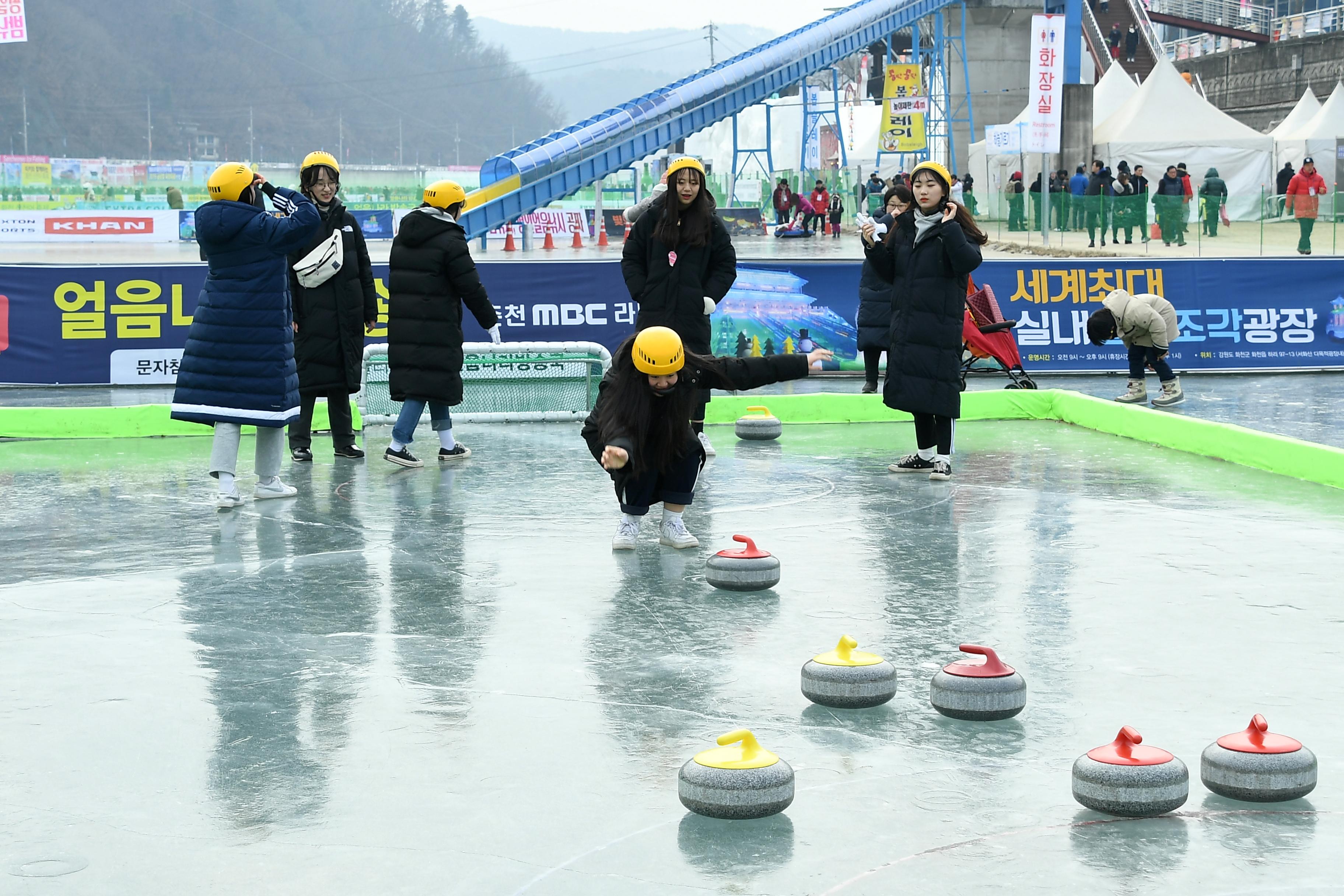 2019 화천산천어축제 컬링장 전경 의 사진