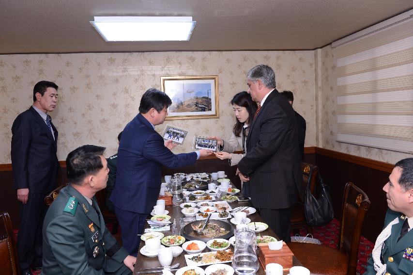 2015 산양지구 콜롬비아 전적비 참배행사 의 사진