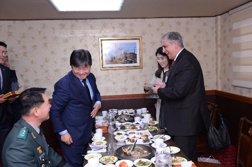 2015 산양지구 콜롬비아 전적비 참배행사 의 사진