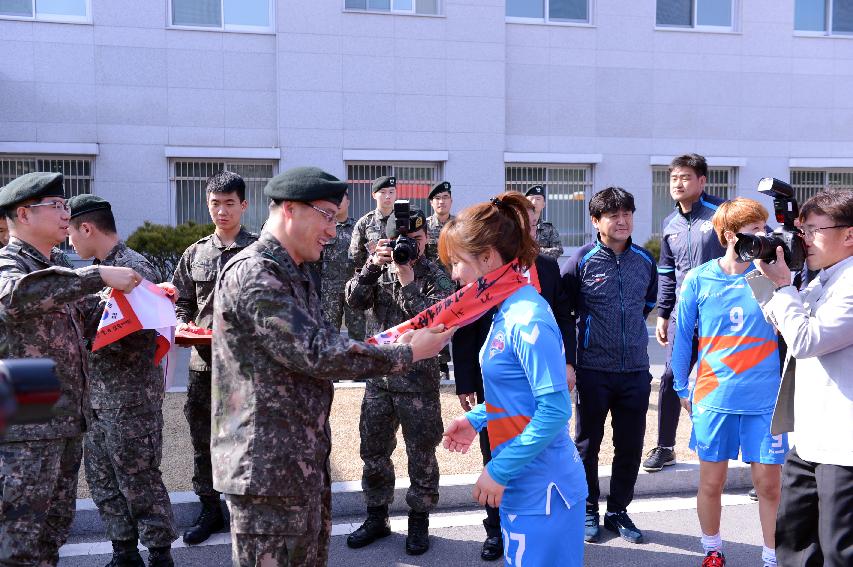 2015 육군제7보병사단·국민체육진흥공단 여자축구단 업무 협약식 의 사진