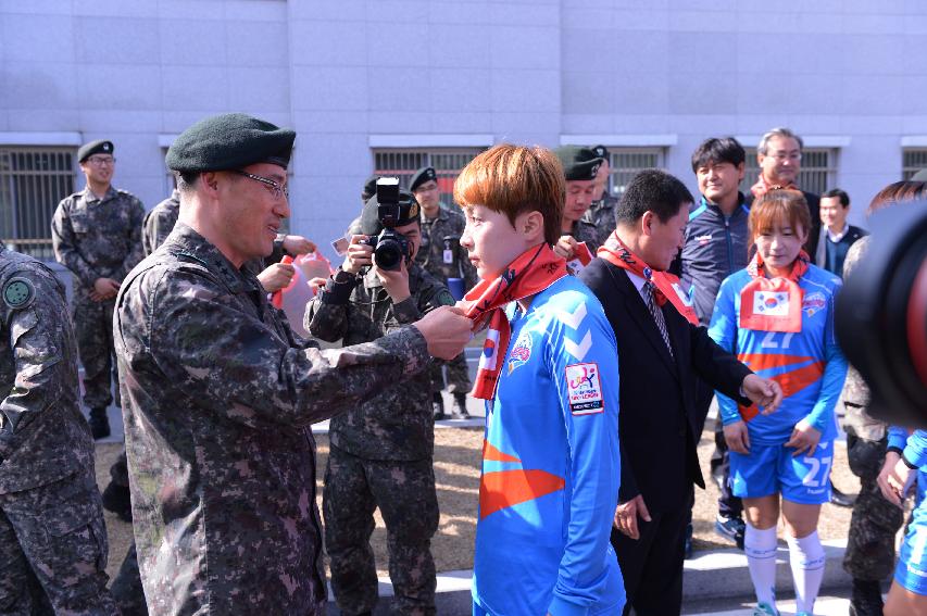 2015 육군제7보병사단·국민체육진흥공단 여자축구단 업무 협약식 의 사진