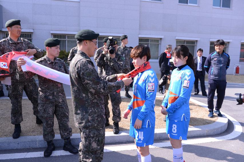 2015 육군제7보병사단·국민체육진흥공단 여자축구단 업무 협약식 의 사진