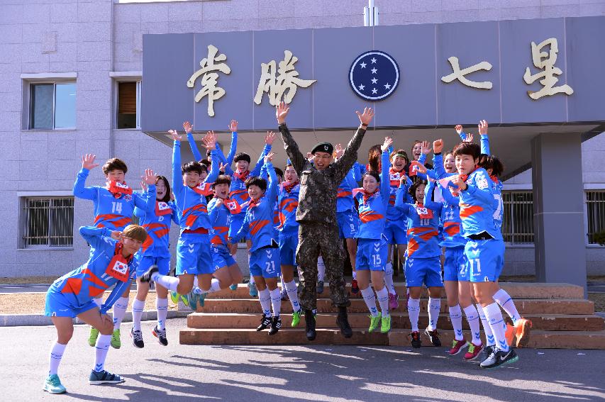 2015 육군제7보병사단·국민체육진흥공단 여자축구단 업무 협약식 의 사진