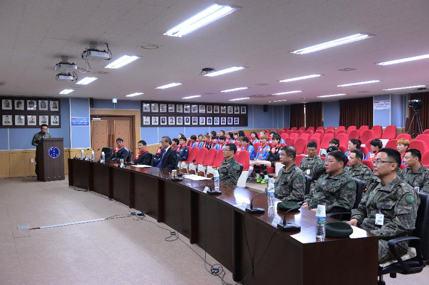 2015 육군제7보병사단·국민체육진흥공단 여자축구단 업무 협약식 의 사진