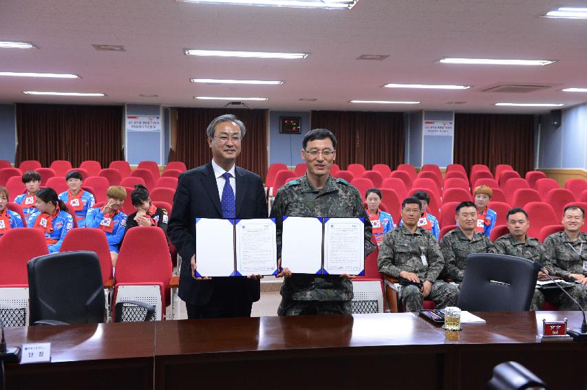 2015 육군제7보병사단·국민체육진흥공단 여자축구단 업무 협약식 의 사진