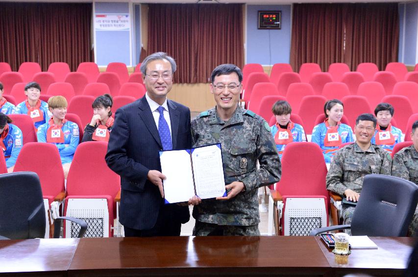 2015 육군제7보병사단·국민체육진흥공단 여자축구단 업무 협약식 의 사진