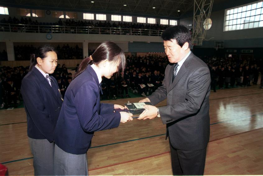 화천중.고 졸업식 의 사진