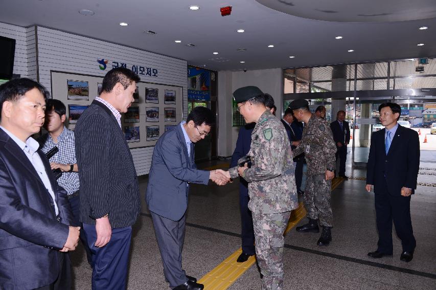 2015 김정수 육군제27사단장 접견 의 사진