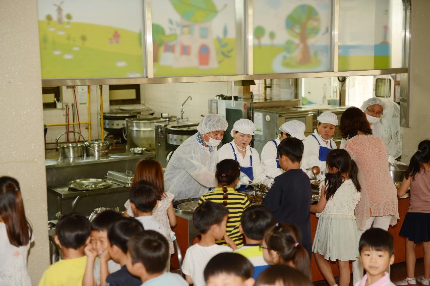 2015 초등학교 급식 봉사 및 체험 의 사진