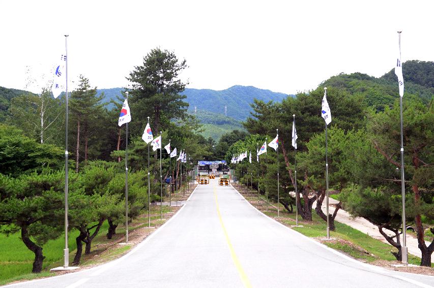 2015 육군 제7보병사단 정문 앞 태극기 게양 전경 의 사진