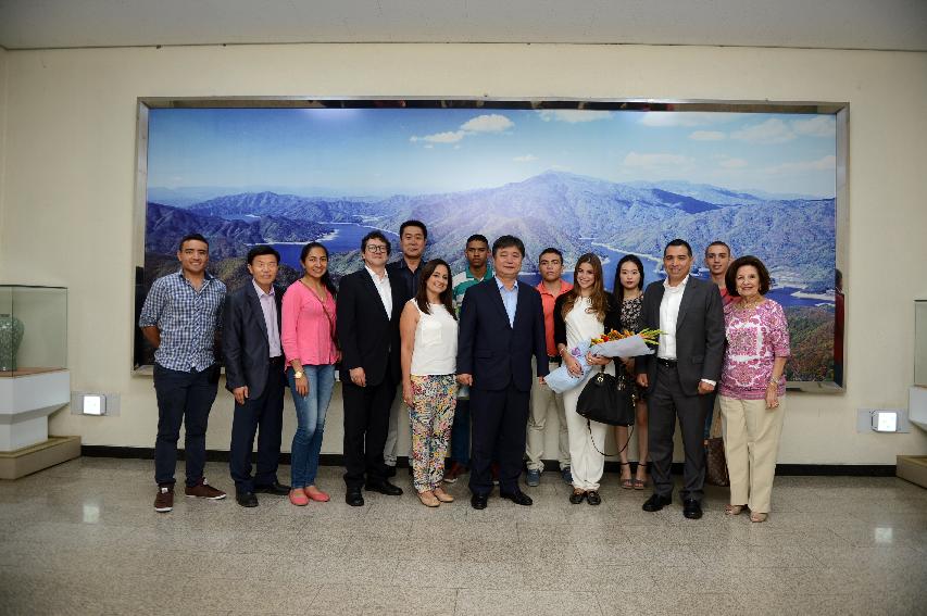2015 주한콜롬비아 대사관 마누엘 에르나도 솔라노소사 공사 방문 의 사진