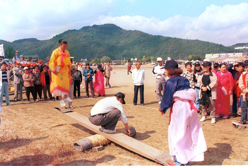 용화축전 민속행사 의 사진