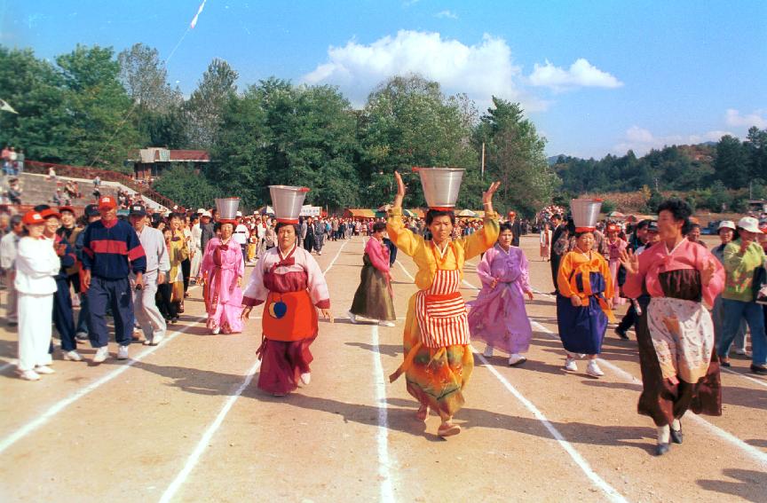 용화축전 민속행사 의 사진