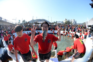 2016 얼음나라 화천산천어축제 산천어맨손잡기 의 사진