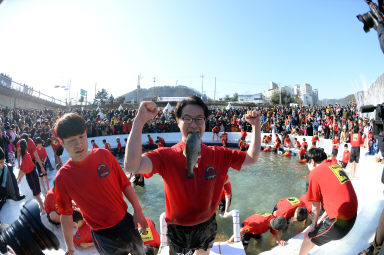 2016 얼음나라 화천산천어축제 산천어맨손잡기 의 사진