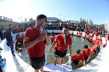 2016 얼음나라 화천산천어축제 산천어맨손잡기 의 사진