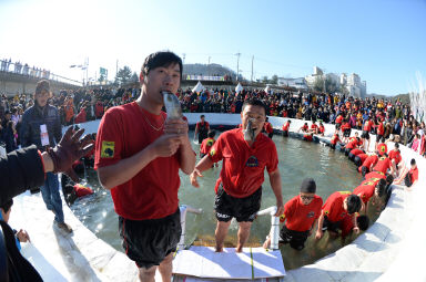 2016 얼음나라 화천산천어축제 산천어맨손잡기 의 사진