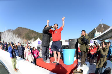 2016 얼음나라 화천산천어축제 산천어맨손잡기 의 사진