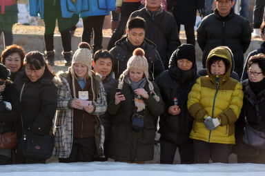 2016 얼음나라 화천산천어축제 산천어맨손잡기 의 사진