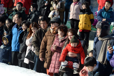 2016 얼음나라 화천산천어축제 산천어맨손잡기 의 사진