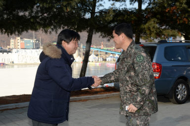 2016 윤홍근 육군제2군단 부단장 화천산천어축제장 방문 의 사진