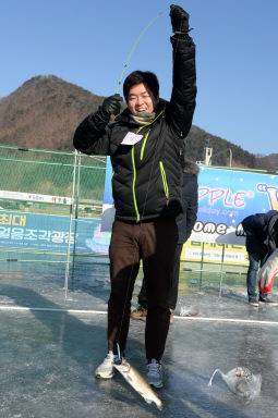 2016 중앙부처 실무수습 사무관 화천산천어축제 자율체험 의 사진