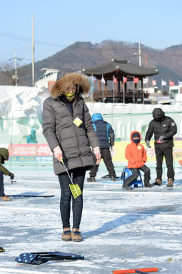 2016 화천산천어축제장으로 신혼여행 의 사진