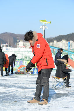 2016 화천산천어축제장으로 신혼여행 의 사진