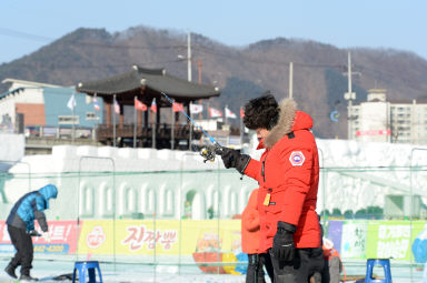 2016 화천산천어축제장으로 신혼여행 의 사진