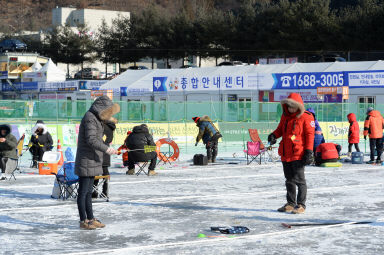 2016 화천산천어축제장으로 신혼여행 의 사진