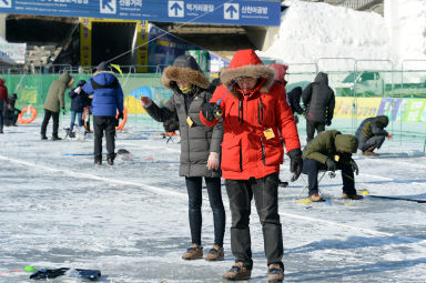 2016 화천산천어축제장으로 신혼여행 의 사진