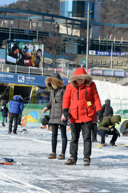 2016 화천산천어축제장으로 신혼여행 의 사진