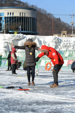 2016 화천산천어축제장으로 신혼여행 의 사진