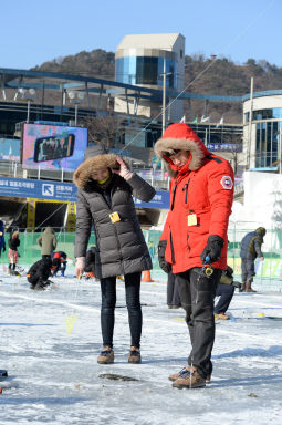 2016 화천산천어축제장으로 신혼여행 의 사진