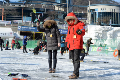 2016 화천산천어축제장으로 신혼여행 의 사진