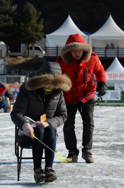 2016 화천산천어축제장으로 신혼여행 의 사진