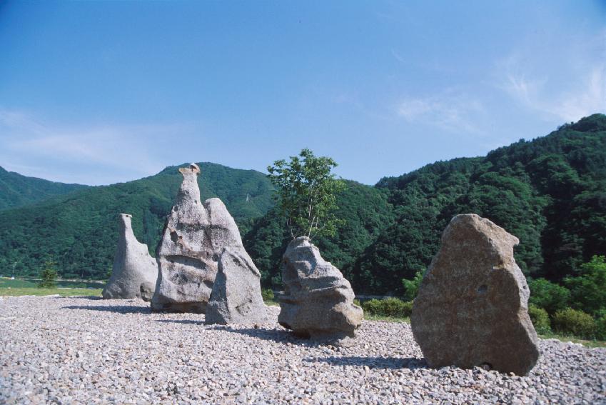 미륵바위 의 사진