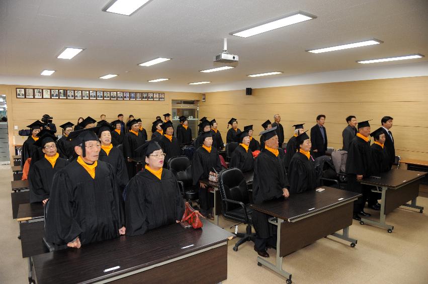 2016년 노인대학 졸업식 의 사진