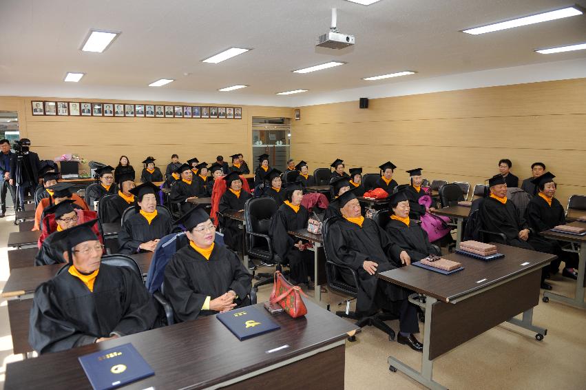 2016년 노인대학 졸업식 의 사진