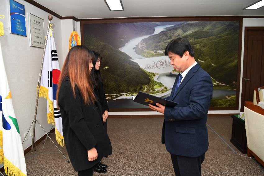 2016 화천군장학회 장학증서 수여식 의 사진