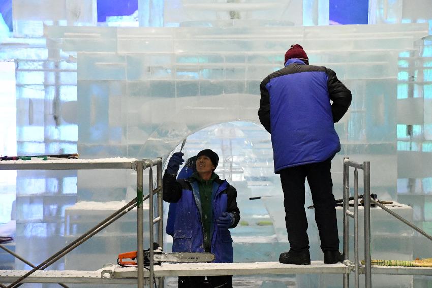 2016 산천어축제 실내얼음광장 및 선등거리 전경 의 사진