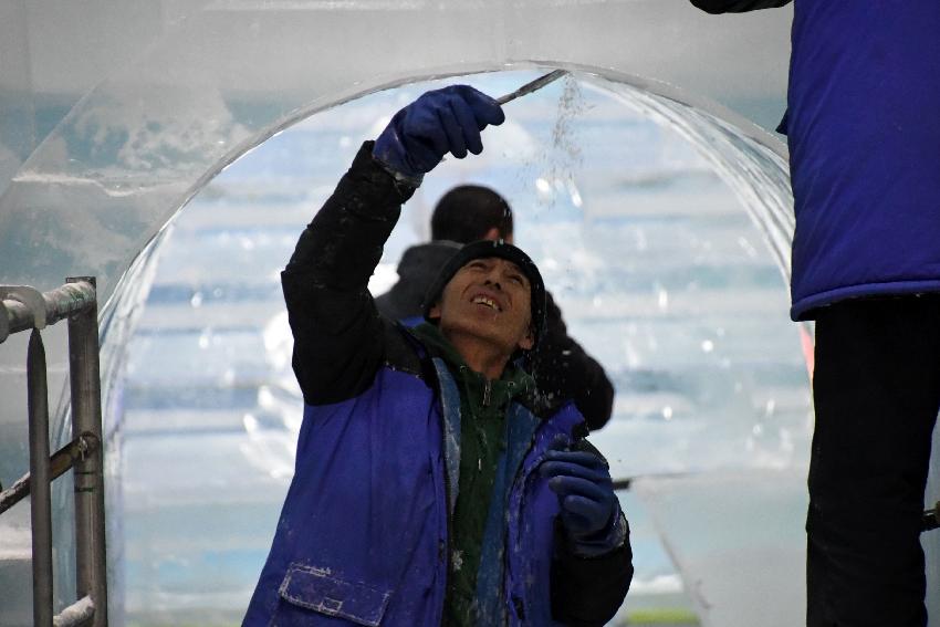 2016 산천어축제 실내얼음광장 및 선등거리 전경 의 사진