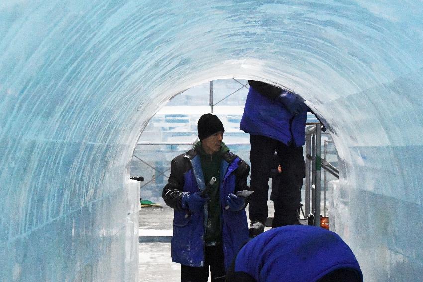 2016 산천어축제 실내얼음광장 및 선등거리 전경 의 사진