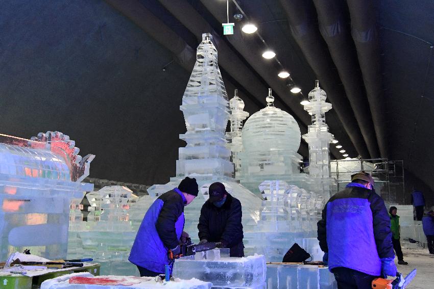 2016 산천어축제 실내얼음광장 및 선등거리 전경 의 사진