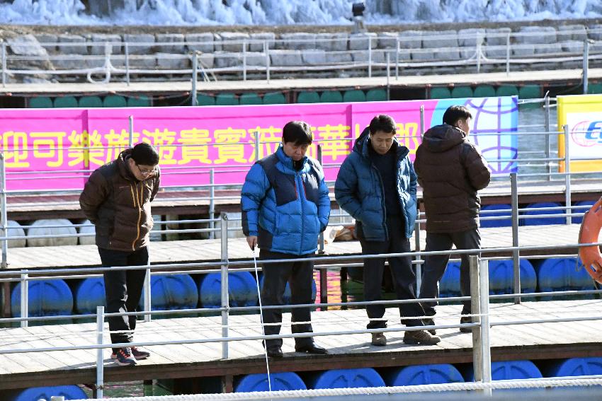 2017 화천산천어축제 수상낚시 시연 및 얼음 수중 점검 의 사진