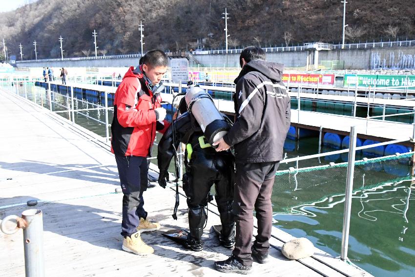 2017 화천산천어축제 수상낚시 시연 및 얼음 수중 점검 의 사진