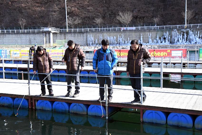 2017 화천산천어축제 수상낚시 시연 및 얼음 수중 점검 의 사진