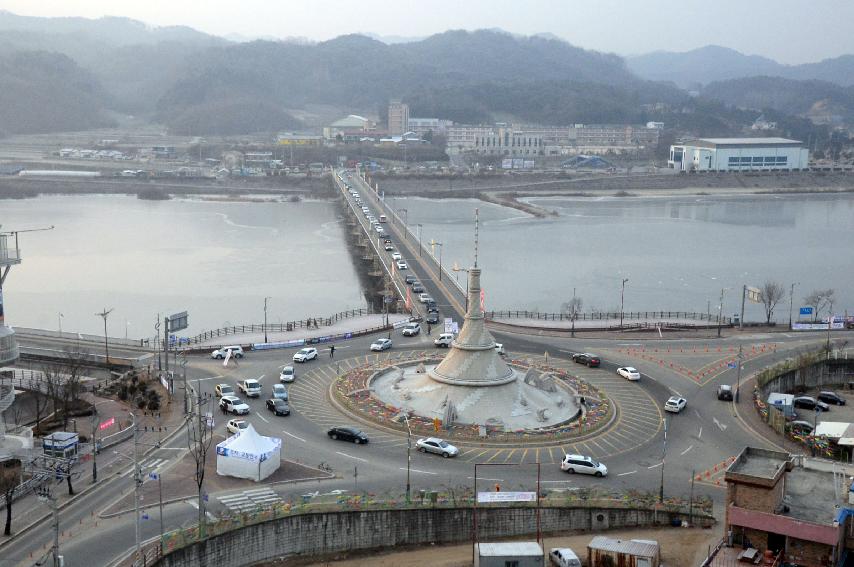 2017 화천산천어축제 원형 로타리 전경 의 사진