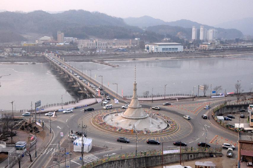 2017 화천산천어축제 원형 로타리 전경 의 사진