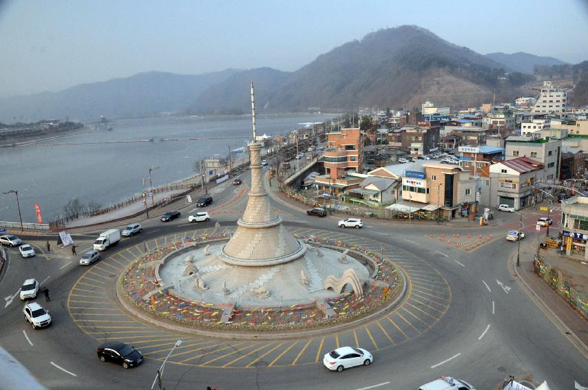 2017 화천산천어축제 원형 로타리 전경 의 사진